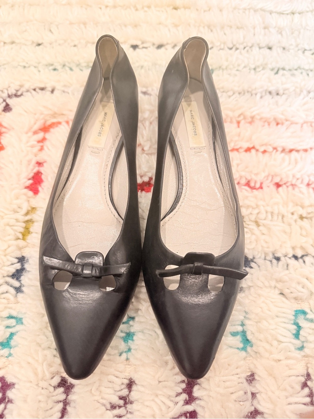 Marc Jacobs Black Pointed Toe Leather Pumps with Bow Accent